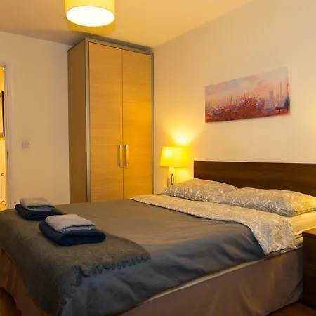 Spacous Escape 3br Ensuited Free Parking Appartement