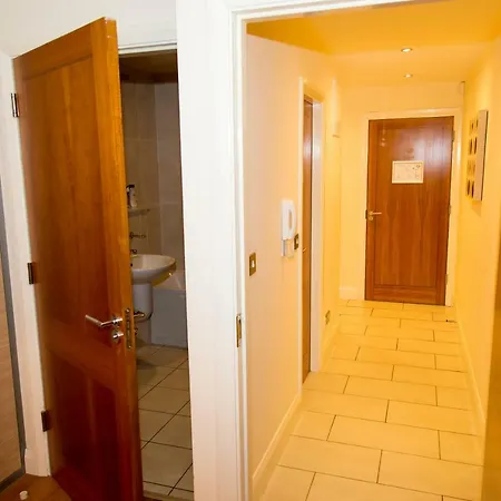 Spacous Escape 3br Ensuited Free Parking Dublin