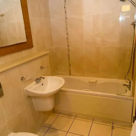 Spacous Escape 3br Ensuited Free Parking *