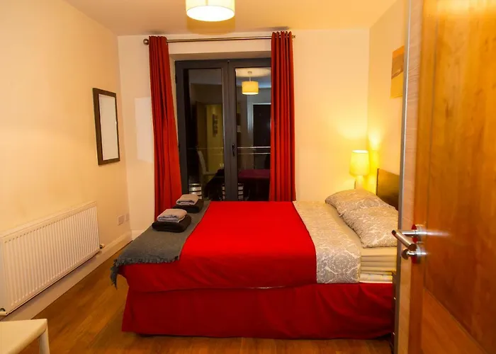 Spacous Escape 3br Ensuited Free Parking Apartment *