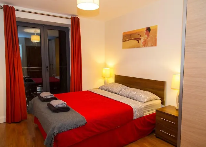 Spacous Escape 3br Ensuited Free Parking Apartment Dublin