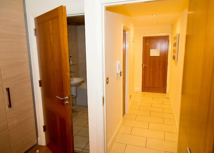 Spacous Escape 3br Ensuited Free Parking Dublin