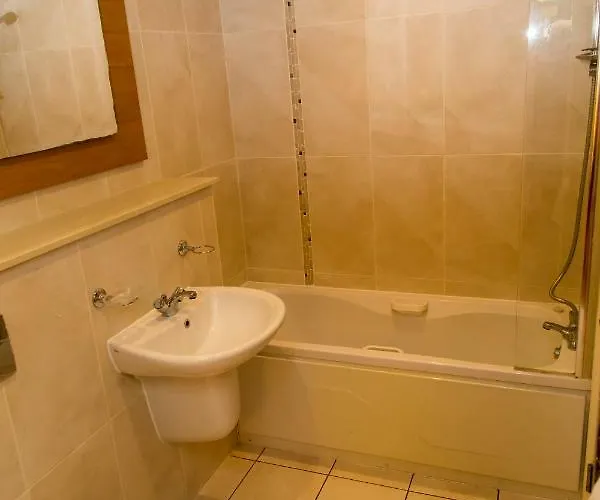 Spacous Escape 3br Ensuited Free Parking *