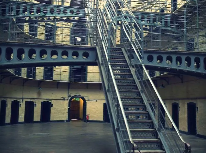 Spacous Escape 3br Ensuited Free Parking Apartment