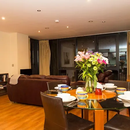 Daire Spacous Escape 3br Ensuited Free Parking *