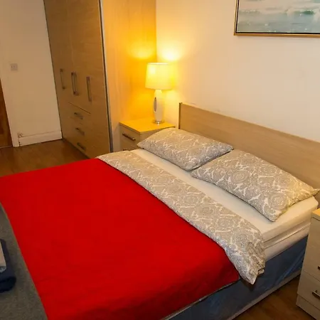 Spacous Escape 3br Ensuited Free Parking Daire